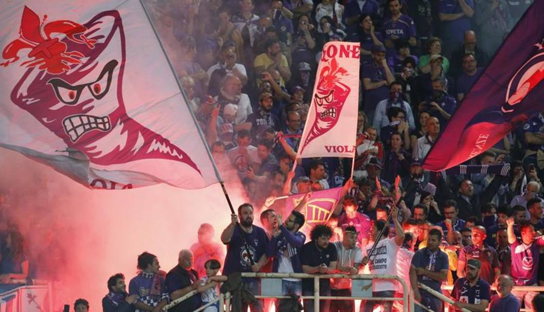 I tifosi viola avevano riempito lo stadio, come chiesto da Montella. Reuters